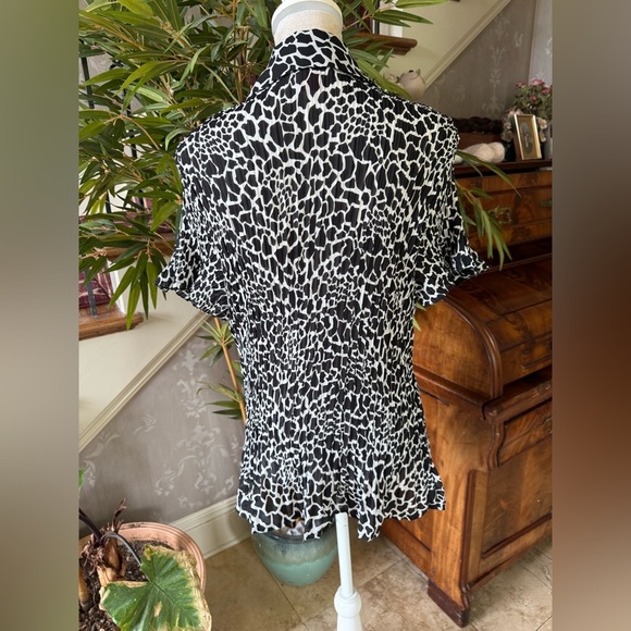 Sunny Leigh ladies NWOT Animal, print button down blouse 2X great travel top top - Picture 10 of 11